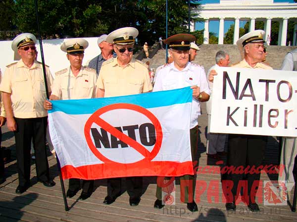 amerikanskiy_korabl_nato_v_sevastopole_vstrecha_piket_sevastopolskaya_pravda_