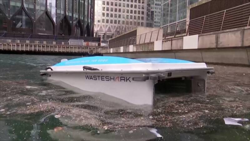 Робот-акула «emstrongпоедает»/em/strong мусор на реках Лондона