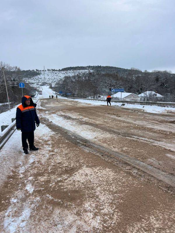 Дорога в районе села Фруктовое очищена и обработана противогололедными материалами