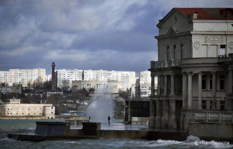 Развожаев: из-за обильных осадков подтопило десятки домов в районе Севастополя