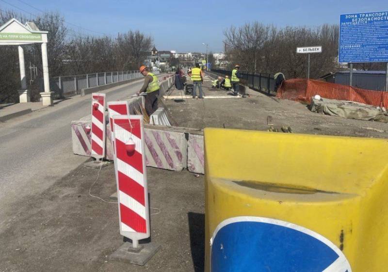 На подъезде к посёлку Любимовка ремонтируют мост