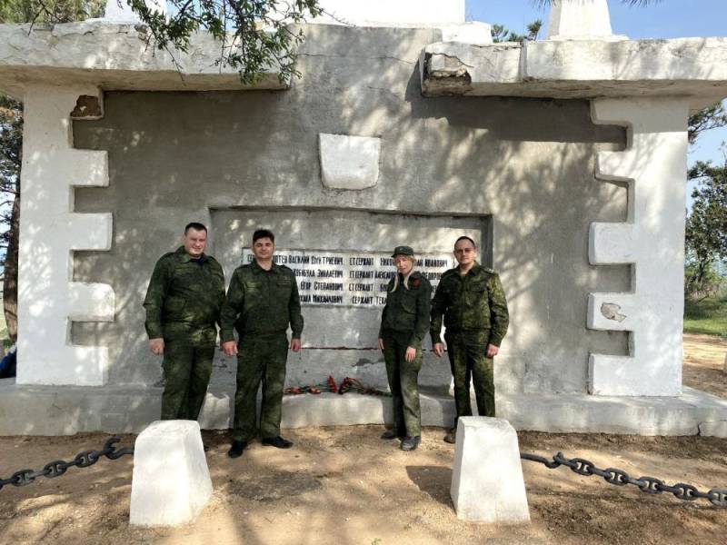 Офицеры СК благоустроили мемориалы ВОВ и могилы фронтовиков в Симферополе и Севастополе