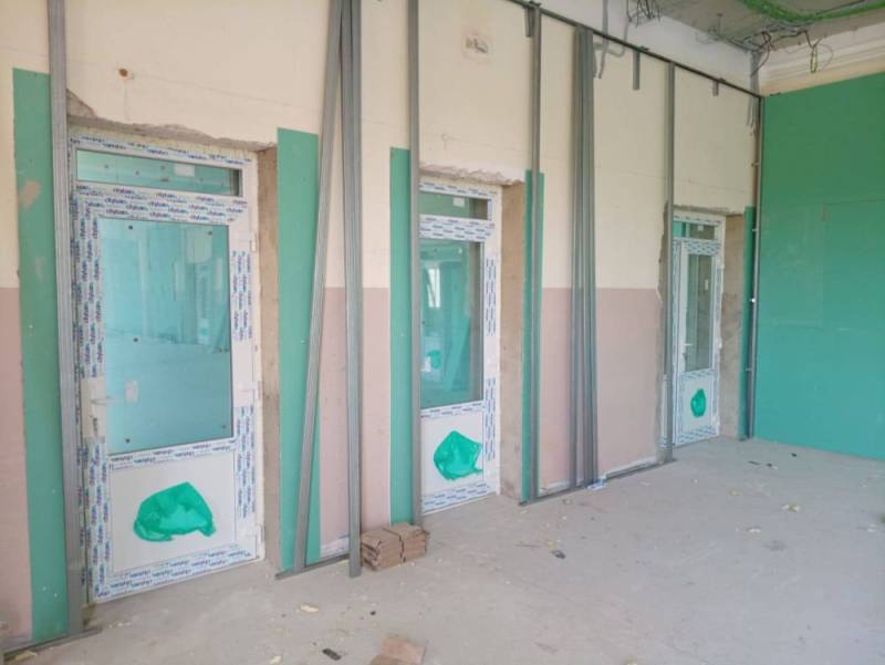 Почти на 40% выполнен капитальный ремонт здания начальной школы № 47 в селе Орлиное