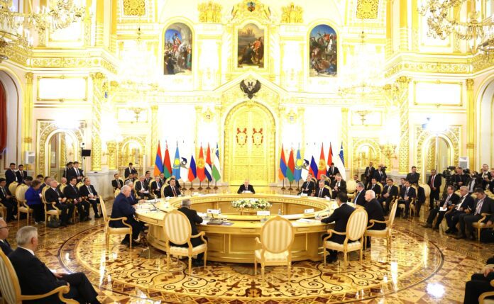 Накануне Дня Победы в Кремле прошло заседание Высшего Евразийского экономического совета в расширенном составе