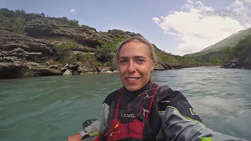 Учёный на каяке помогает контролировать здоровье канадских рек