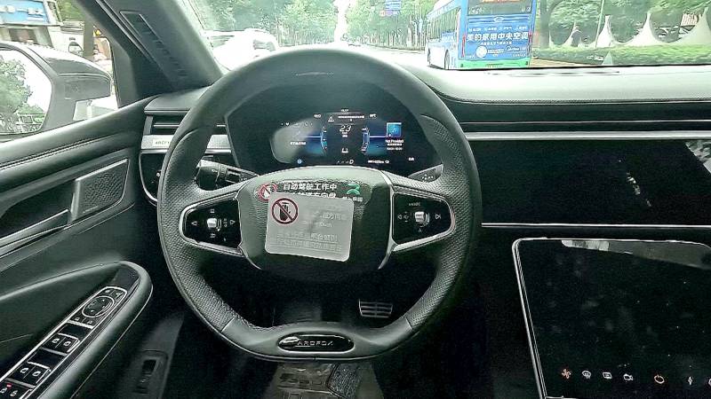 Роботакси и ИИ захватывают рабочие места в Китае