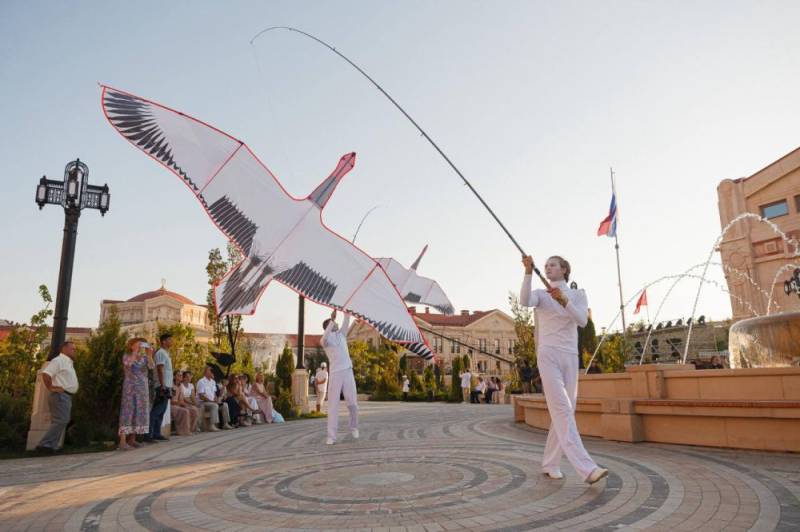 Финальный показ театрализованного шествия «Таврический вояж»