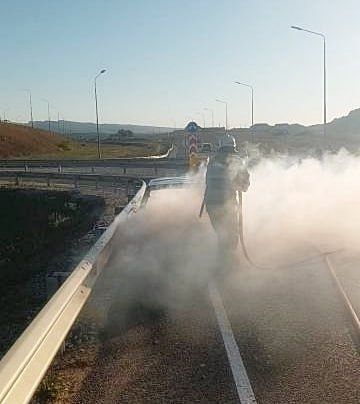 Сотрудники «Пожарной охраны Республики Крым» потушили горящий автомобиль Сотрудники «Пожарной охраны Республики Крым» потушили горящий автомобиль