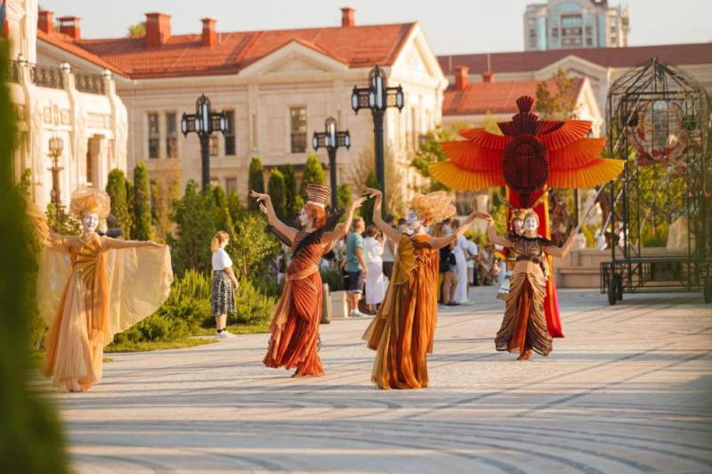 Финальный показ театрализованного шествия «Таврический вояж»