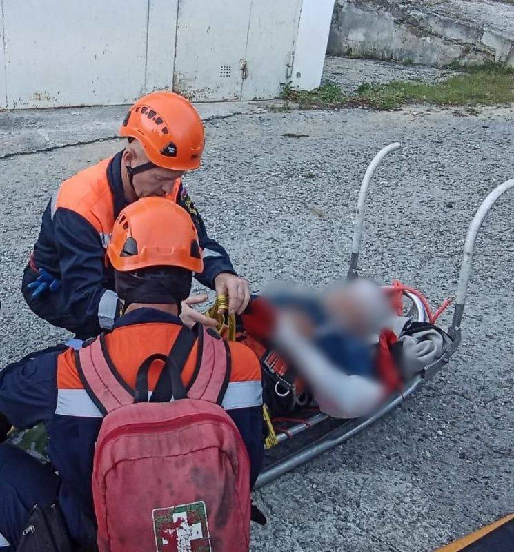 Сотрудники «КРЫМ-СПАС» оказали помощь подростку в п. Нижняя Ореанда