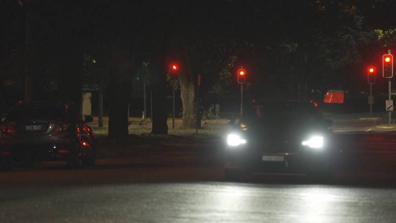 В столице Австралии фонари «emstrongнаучили»/em/strong слабее светить ночью