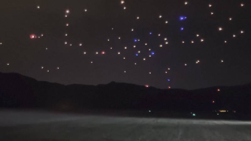 Венгерские исследователи «emstrongнаучили»/em/strong рой дронов согласовывать полёт, как птицы в стае