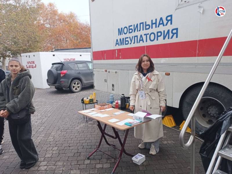 В преддверии Всемирного дня борьбы со СПИДом в Севастополе можно бесплатно и анонимно проверить свой ВИЧ-статус Тестирование проводят сегодня, 29 ноября, с 10:00 до 17:00 в мобильной амбулатории на площади Нахимова