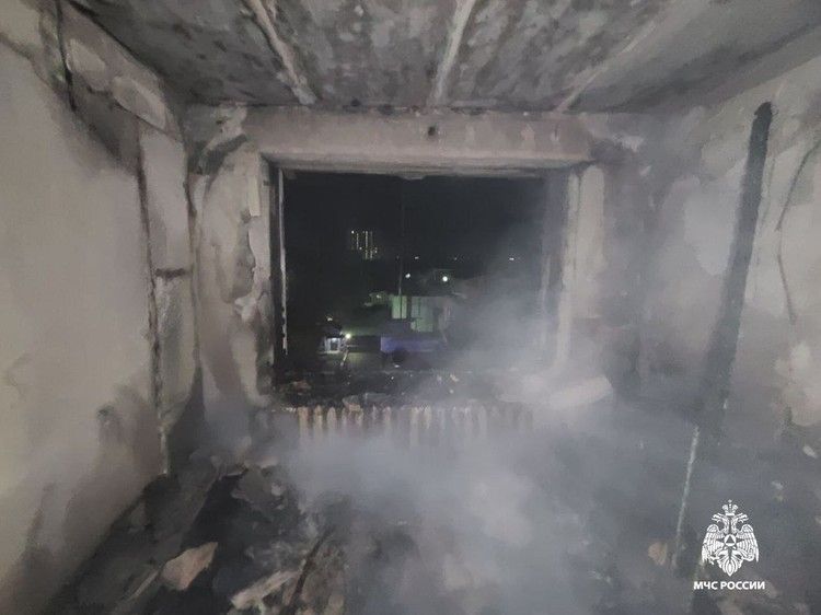 В районе ж/д вокзала в Симферополе горела квартира в пятиэтажке: погибли два человека