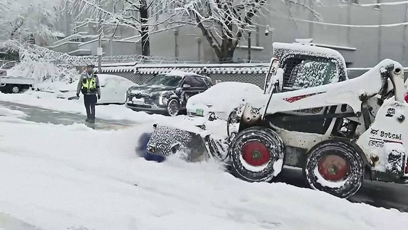 Рекордный снегопад в Сеуле: школы закрыты, авиарейсы отменены