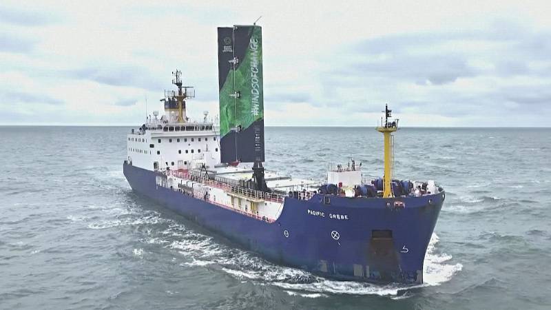 Судно с «emstrongумным»/em/strong парусом испытывают у побережья Великобритании