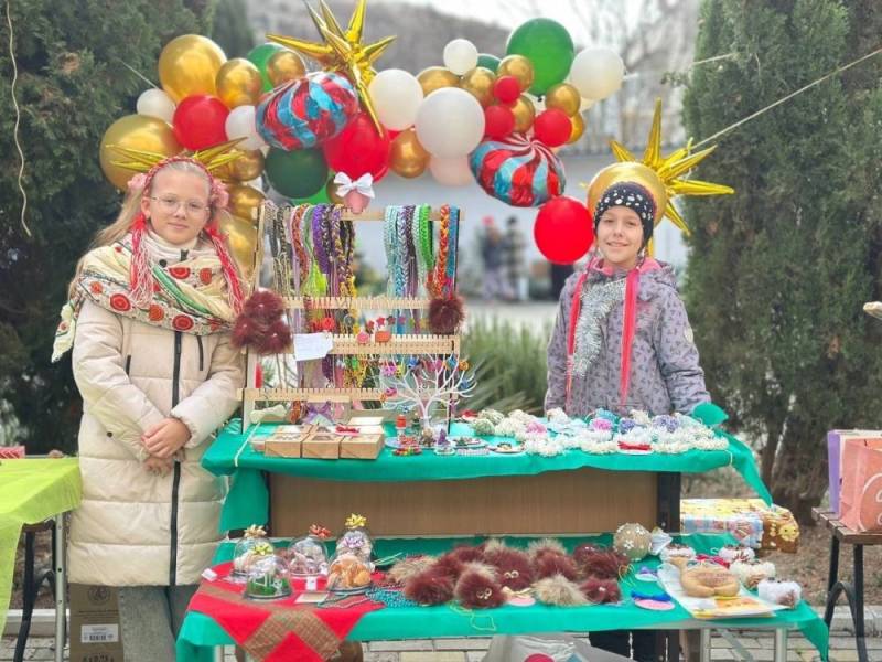 В Балаклавской доме детского и юношеского творчества отметили День рождения семейной ярмарки «Домик у моря»