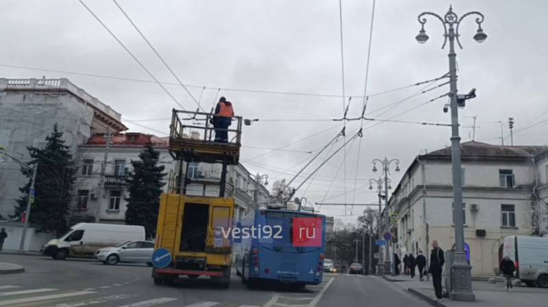 В центре Севастополя произошёл обрыв троллейбусной контактной сети
