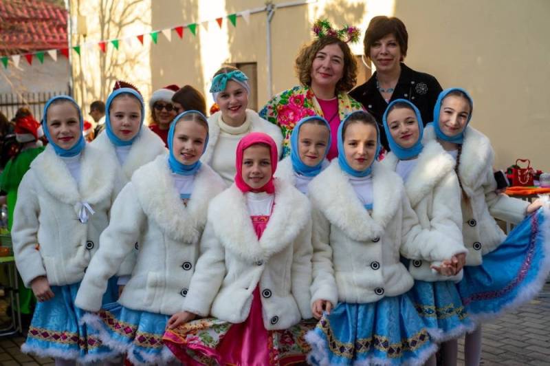 В Балаклавской доме детского и юношеского творчества отметили День рождения семейной ярмарки «Домик у моря»