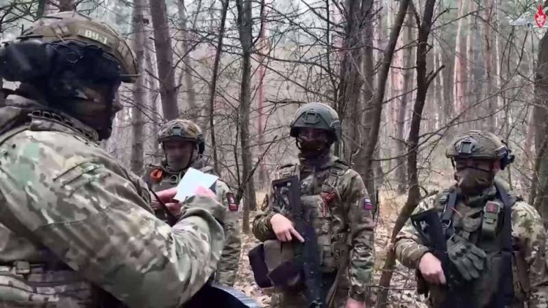 Морским пехотинцам из Севастополя вручили награды в Курской области