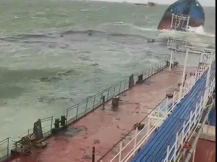 Крушение танкеров «Волгонефти» в Керченском проливе 15 декабря 2024: полная хронология событий