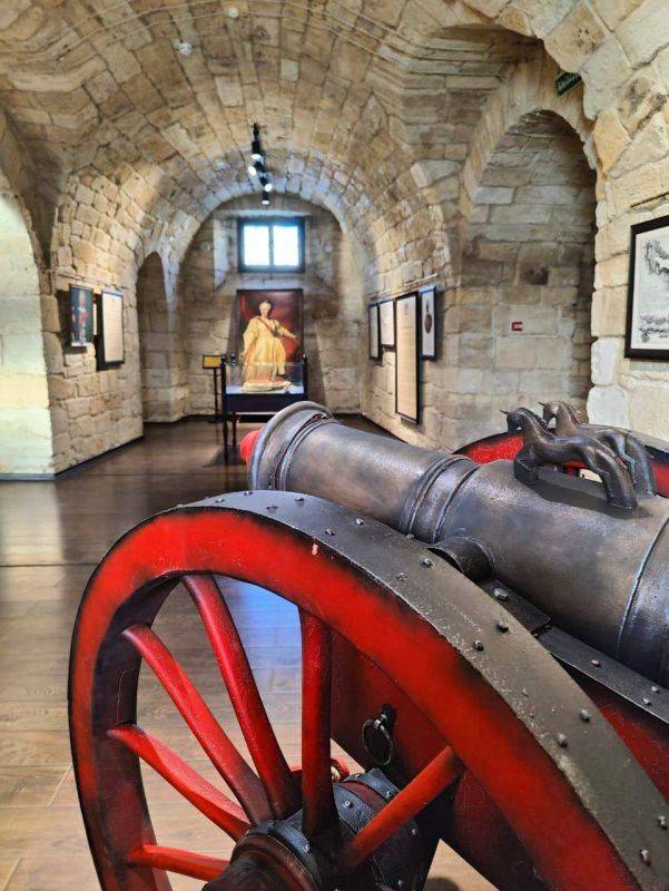 На Константиновской батарее представлена экспозиция, посвящённая основателю Григорию Потёмкину Таврическому