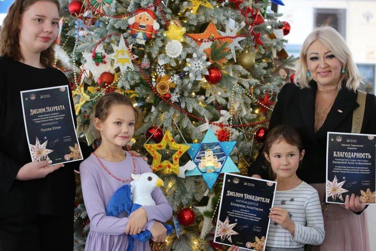 Елки, конкурсы, акции: как севастопольцы встречают Новый год