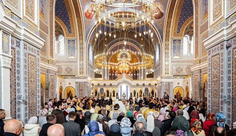 Возрождённый Херсонесский монастырь приглашает всех на новогоднюю литургию