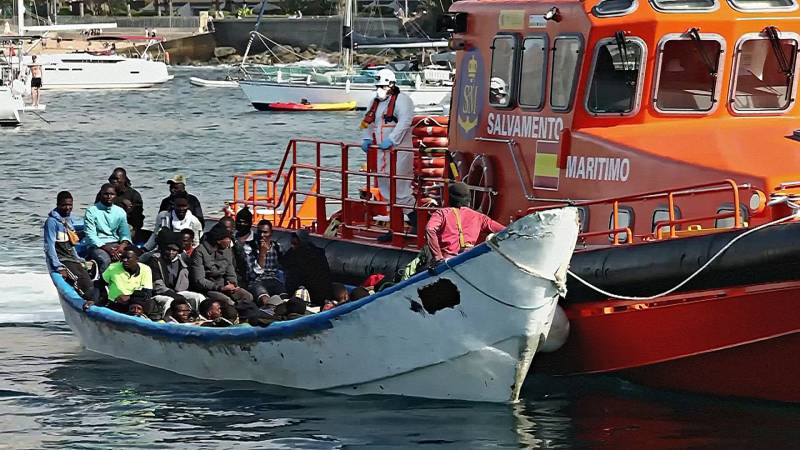 Десятки мигрантов спасены в Рождество у Канарских островов