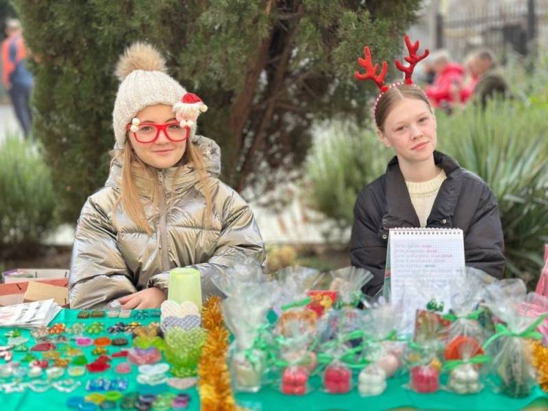 В Балаклавской доме детского и юношеского творчества отметили День рождения семейной ярмарки «Домик у моря»