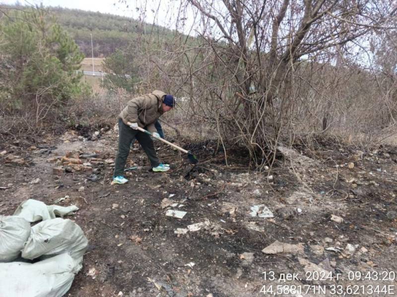 В Мекензиевском участковом лесничестве начались работы по ликвидации несанкционированной свалки отходов