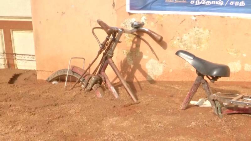 Оползень убил большую семью на юге Индии