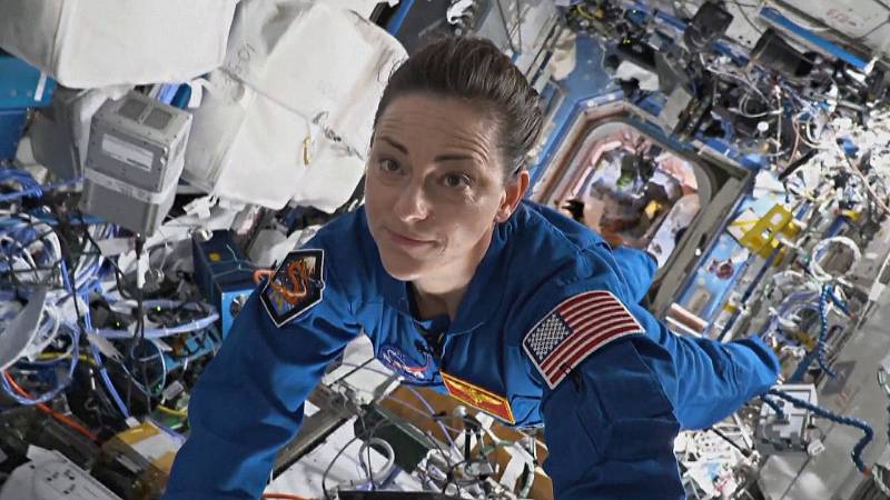 Почему человек быстрее стареет в космосе?