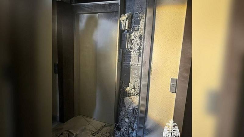 В многоэтажке под Симферополем замыкание в лифте привело к пожару