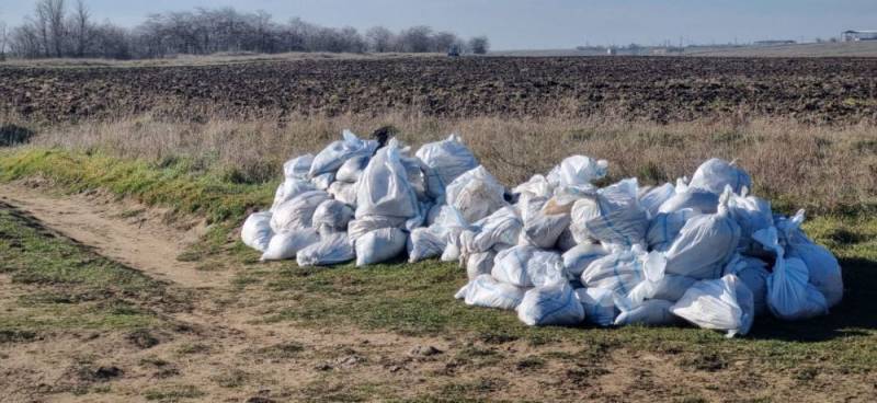 Ежедневно сотрудники МЧС Республики Крым задействуются в осуществлении мониторинга по выявлению новых мазутных пятен