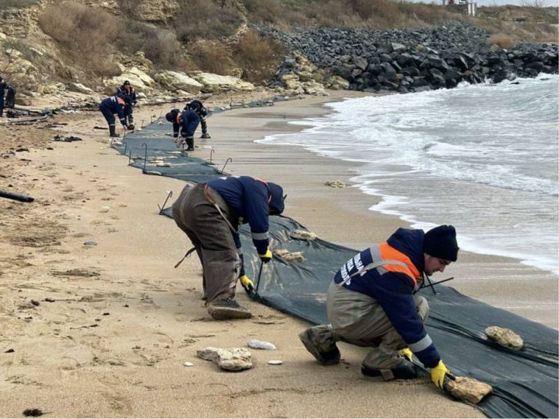 Константиновскую бухту от мазута защитит сетка Константиновскую бухту от мазута защитит сетка