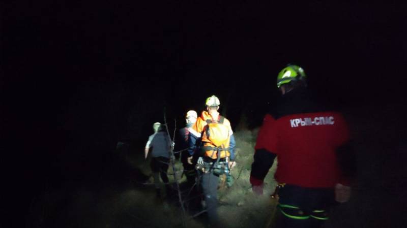 Спасатели эвакуировали 2-х мужчин с труднодоступного участка горы Папая-Кая