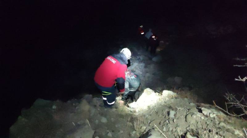 Спасатели эвакуировали 2-х мужчин с труднодоступного участка горы Папая-Кая