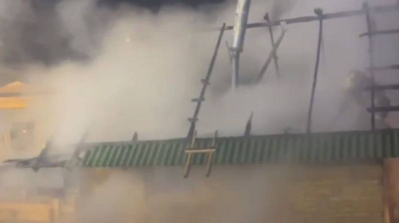 Под Симферополем загорелась баня с людьми