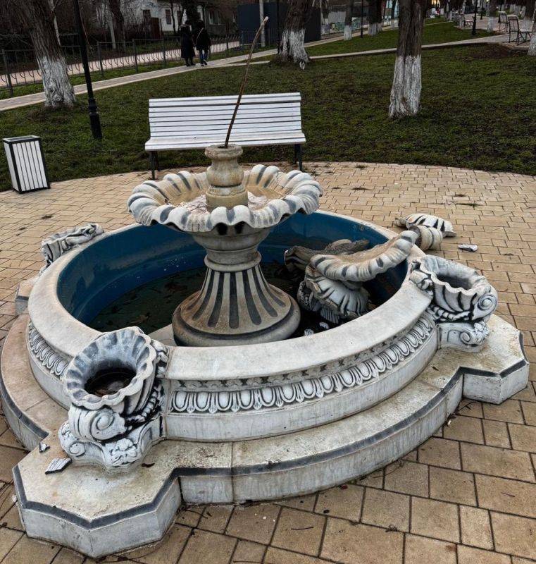 Мать девятилетнего ребёнка, повредившего фонтан в Старом Крыму, заплатит штраф