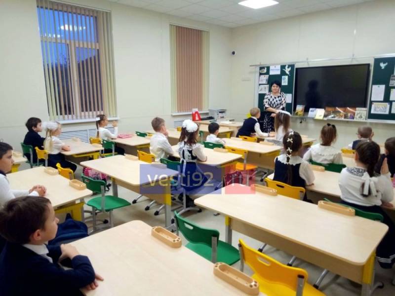 Сегодня в селе Орлиное после капитального ремонта открыли корпус начальной школы №47 Сегодня в селе Орлиное после капитального ремонта открыли корпус начальной школы №47