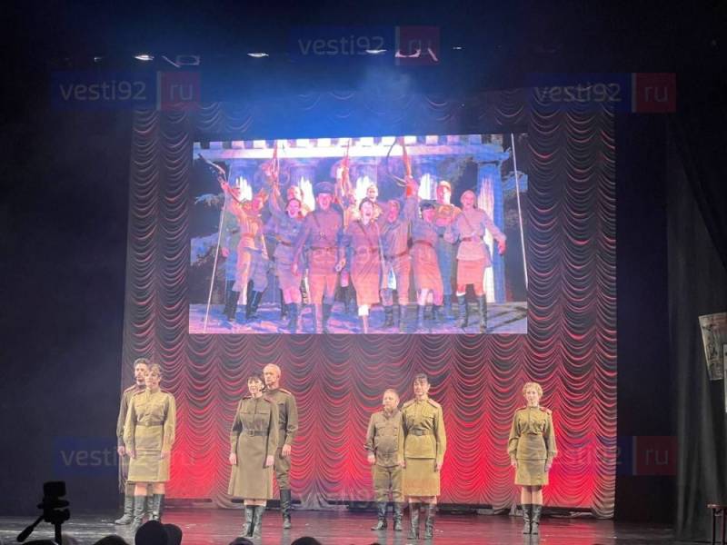 В Драматическом театре имени Бориса Лавренева прошел творческий вечер памяти Юрия Николаевича Гранатова «Рыцарь театра». 