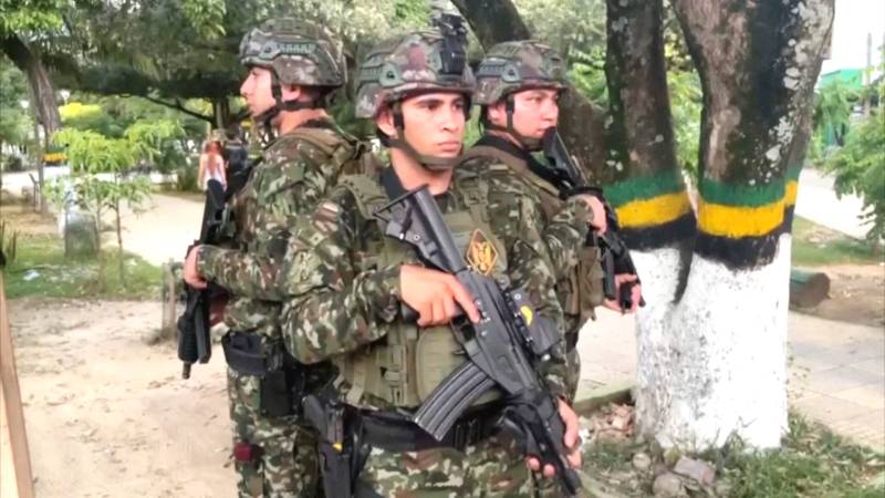 На севере Колумбии ввели чрезвычайное положение после конфликта между повстанцами