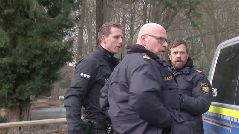 Нелегальный мигрант напал на прохожих с ножом в Германии, двое погибших