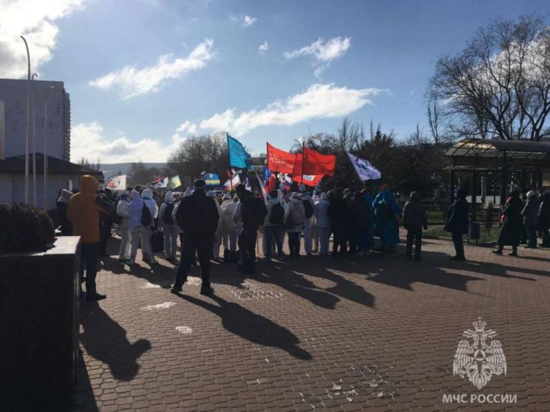 Сотрудники МЧС России обеспечили безопасность заплыва "моржей"