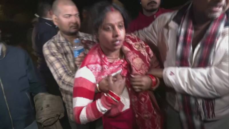 Давка на вокзале в Нью-Дели: 18 погибших