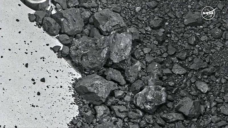 Строительные блоки жизни нашли в образцах с астероида Бенну