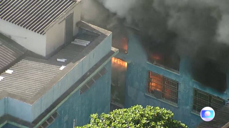 В Рио сгорела фабрика, шившая одежду для знаменитого карнавала