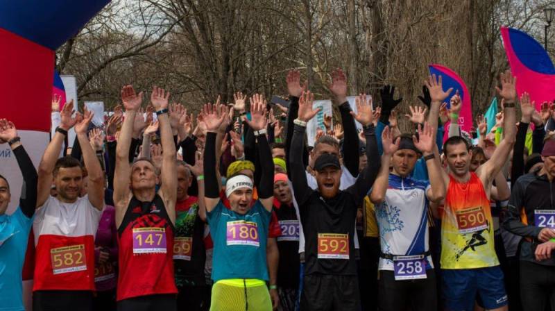 Более 500 жителей Республики Крым, Севастополя и других регионов России приняли сегодня участие в Симферопольском полумарафоне
