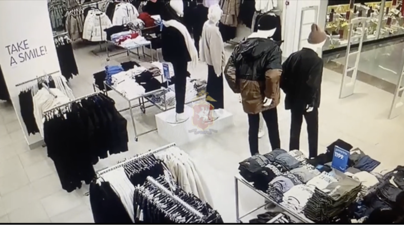 Жительница Севастополя украла одежду из магазина